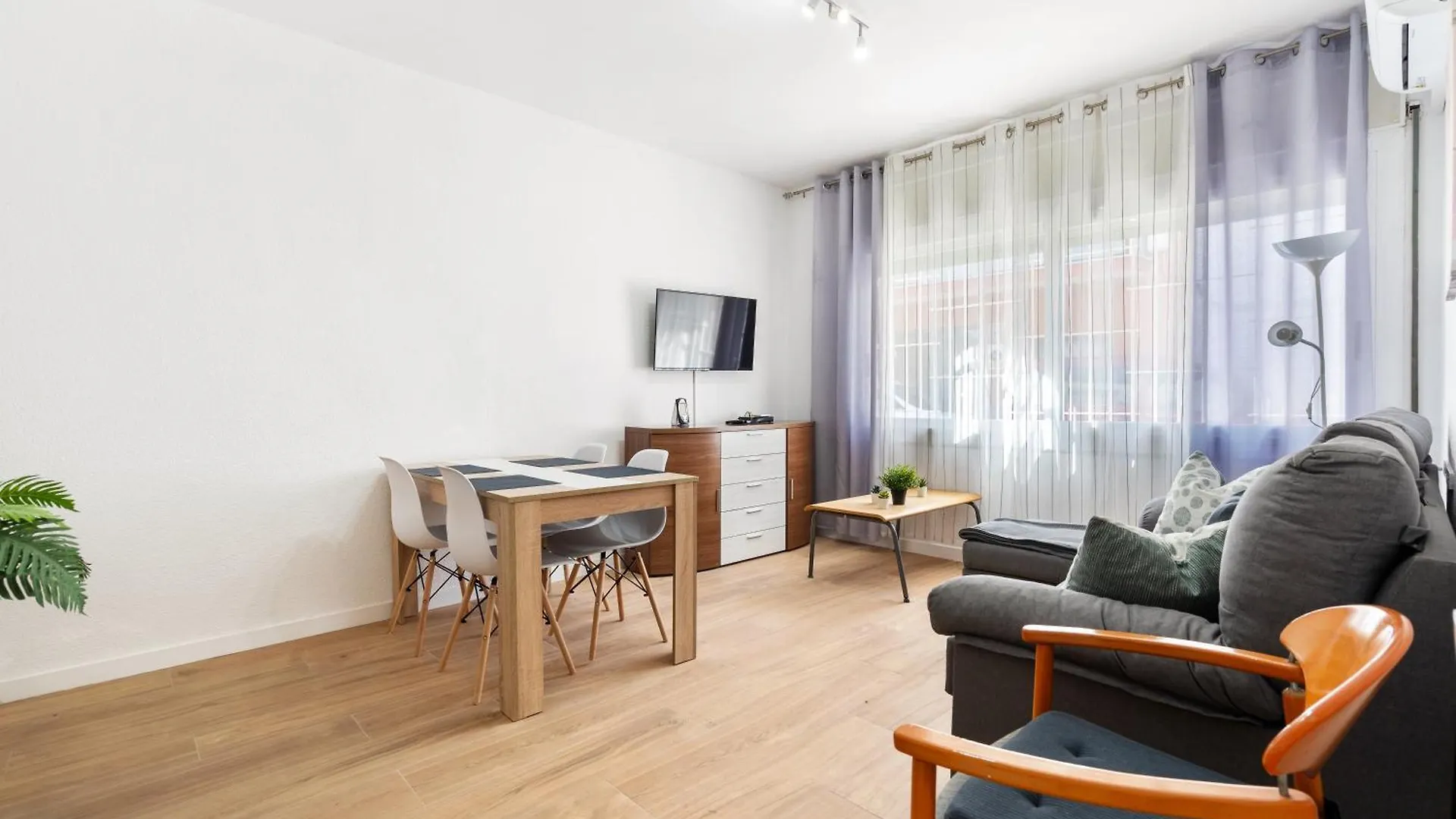 Barcelona Coast Apartment - Only 5 Minutes To The Beach Vilassar de Mar 0*,  Spanyolország