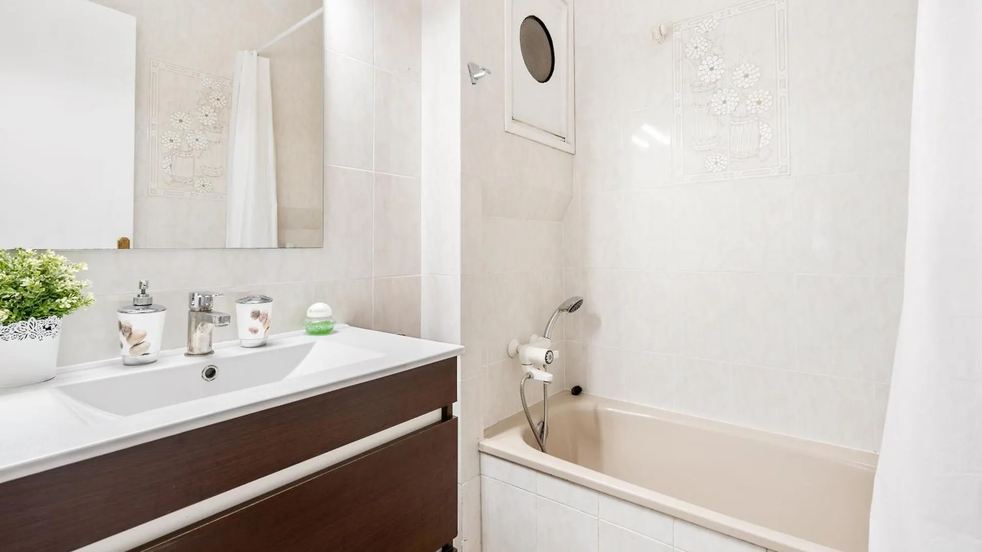Barcelona Coast Apartment - Only 5 Minutes To The Beach Vilassar de Mar